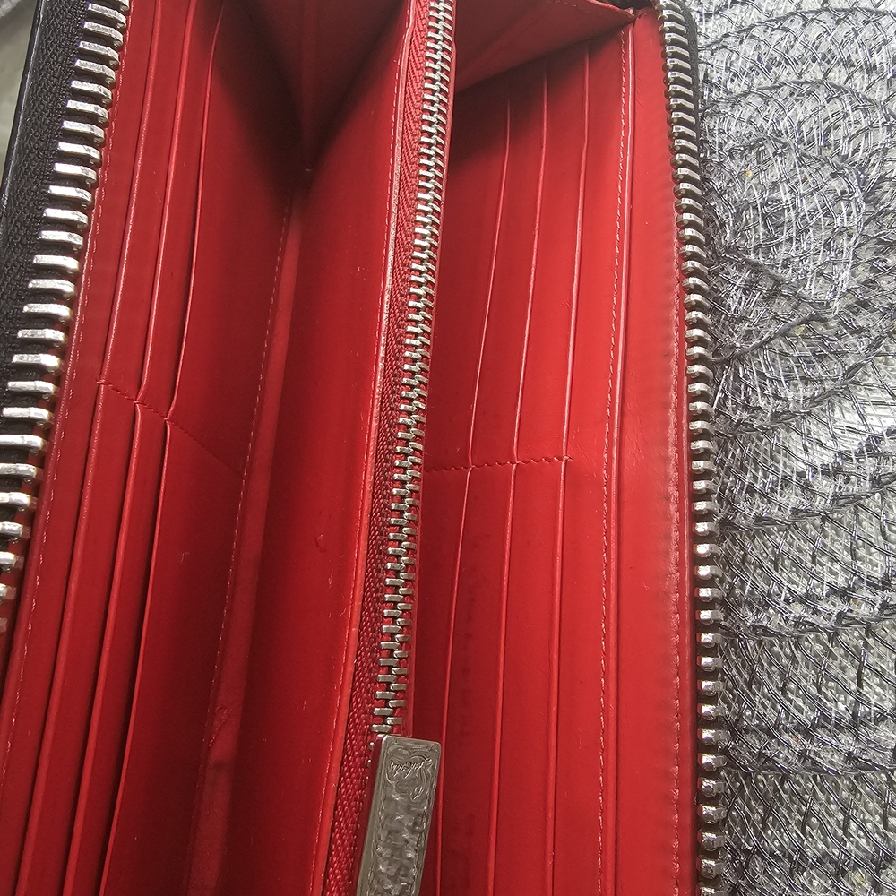 Christian Louboutin Black LOVE Wallet - Picture 7 of 9